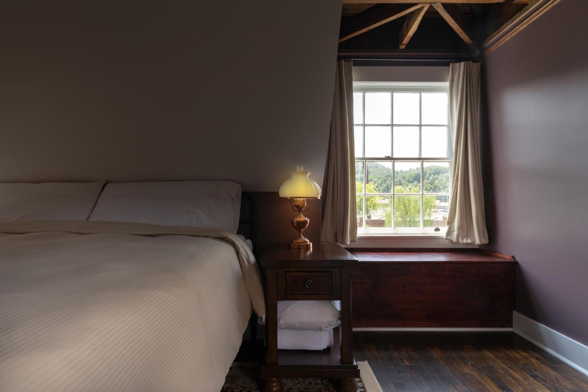 The Nuwray Hotel & Carriage House Burnsville Exteriör bild